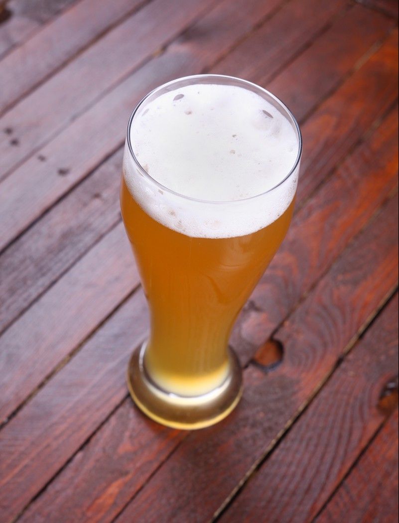 Élaboration avec des malts et du houblon Certificat écologique Votre bière en 2 semaines Recharge de matières premières pour faire de la bière blonde bio 
